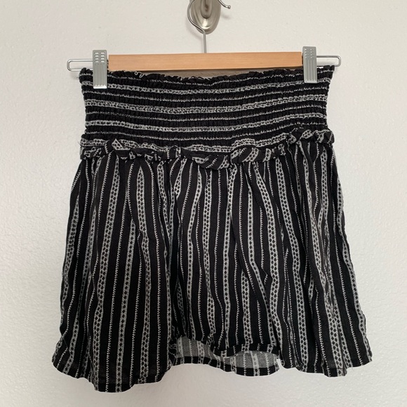 Socialite | Women’s Mini Skirt Striped Print - Picture 2 of 2